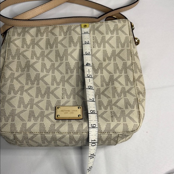 Michael Kors‎ Cream Crossbody Bag with Gold-Tone Accents - Picture 8 of 9